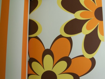 springt time 3-vintage,anni 70,fiori stilizzati colorati su fondo bianco,uniti multicolori